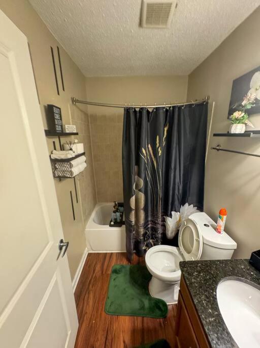 Midtown Atl Sleep Up To Five 2bedroom With A Bonus Bedroom Apartment *